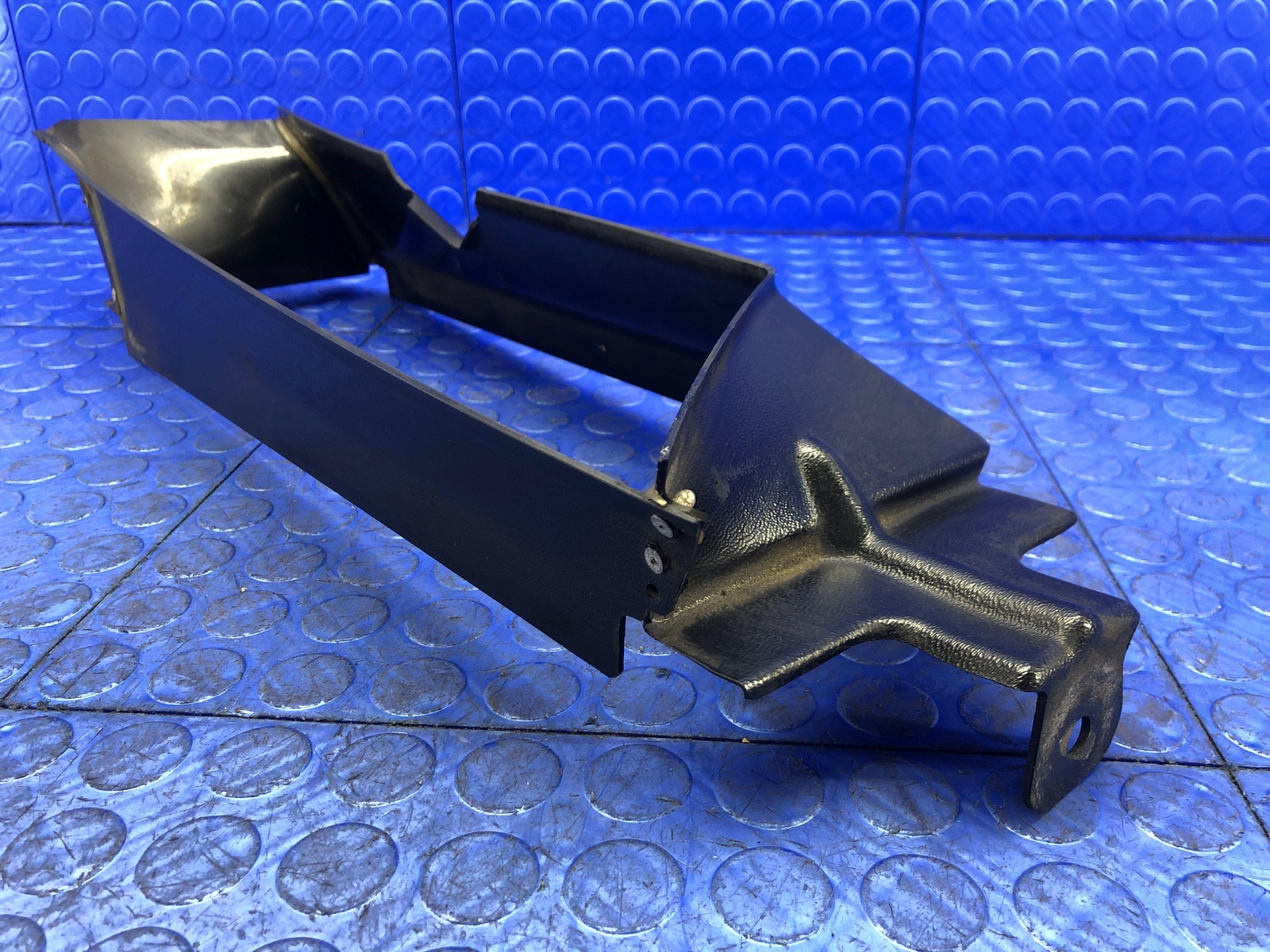 LAMBORGHINI GALLARDO OEM RIGHT SIDE ENGINE OIL COOLER EXIT AIR DUCT 400117335