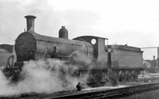 PHOTO  SR EX-LSWR DRUMMOND L11 CLASS 4-4-0 NO. 437 IN NINE ELMS LOCOMOTIVE YARD