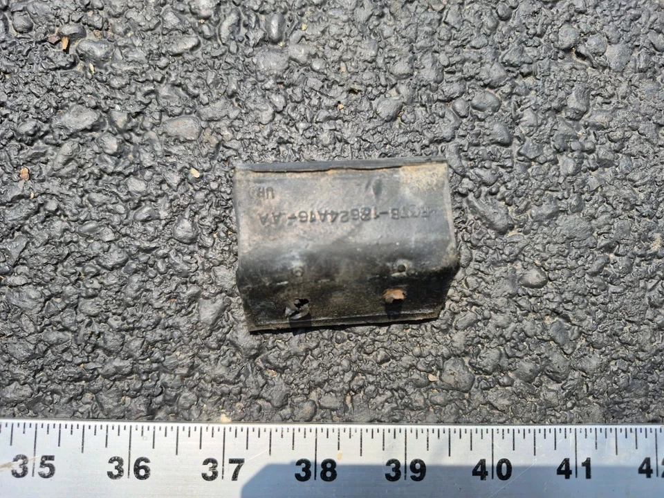 Ford Serie F 1992-1996 F3TB-18624A16-AA Ext. Aislador de goma para asiento trasero de cabina OEM Foto 4 de 4