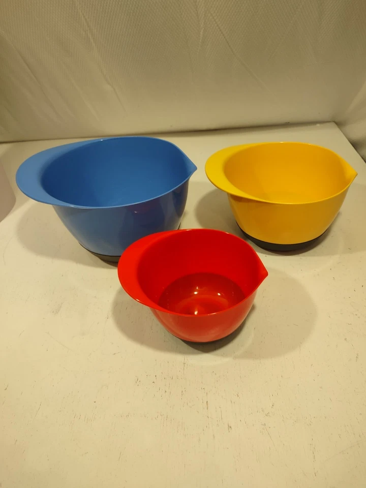 3 cuencos mezcladores anidadores de 1,5 cuartos de galón, 3 cuartos de galón y 5 cuartos de galón con caño antideslizante inferior Foto 2 de 4