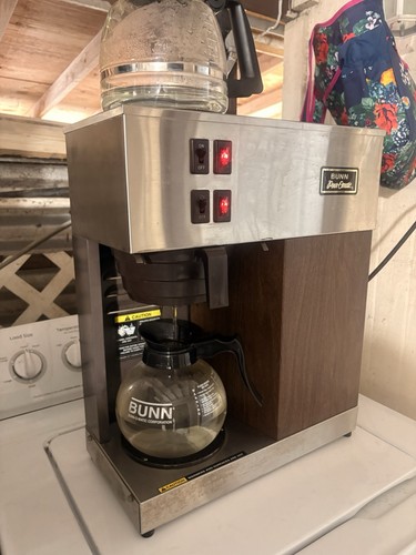BUNN Commercial Decanter Coffee Brewer 2 Warmers Cup Warming 2 Decanters