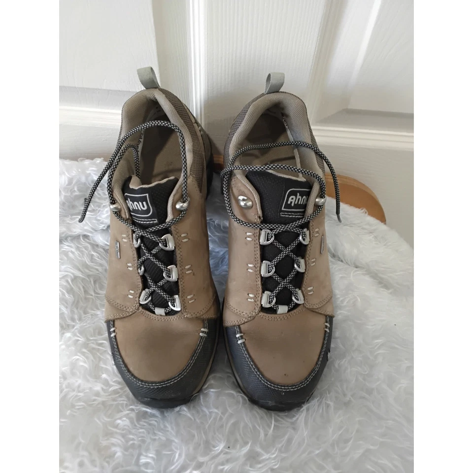Ahnu wasserdichte Wanderschuhe hellbraun Damengröße 7 Trail Outdoor