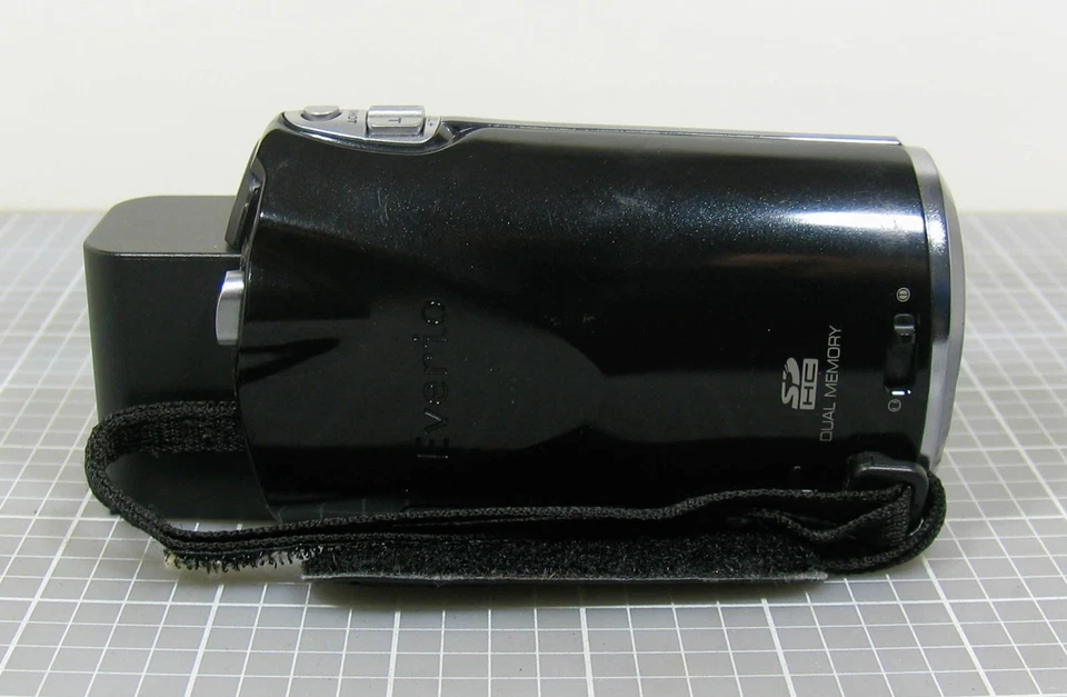 JVC Everio GZ-MS230 Camcorder Dual Memory of 8GB Internal Flash Memory - Image 4 of 4