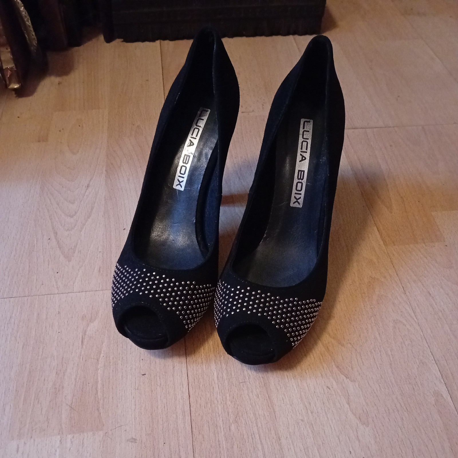 Lucia Boix Negro Gamuza Peep Toe Zapatos de Corte Tachuelas Frontales EU38 UK5 Hecho en España