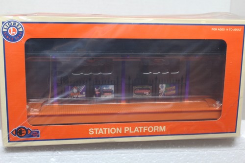 LIONEL #2529100 HALLOWEEN ESTACIÓN ILUMINADA PLATAFORMA PLUG-IN-PLAY | Zustand: New