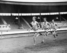 Roger Bannister MM Green J Gray Oxfords representatives Mile e- 1948 Old Photo