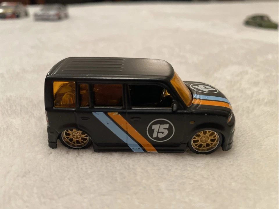 Neumáticos sueltos Maisto Scion XB #15 Runner Foto 4 de 4