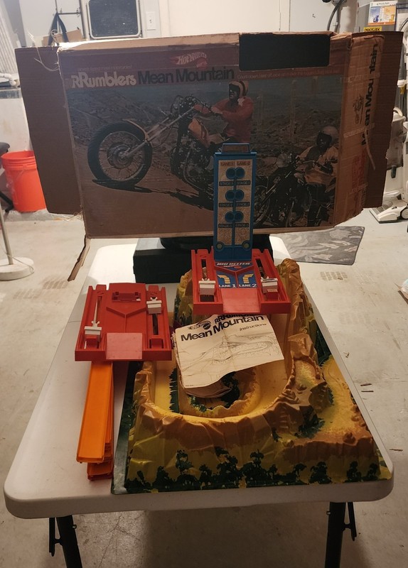 Hot Wheels RRumblers Mean Mountain 1:64 Motorcycle Play Set w/ Box Instructions