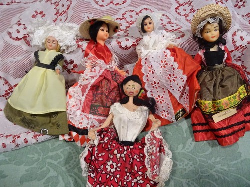 5 poupées folkloriques