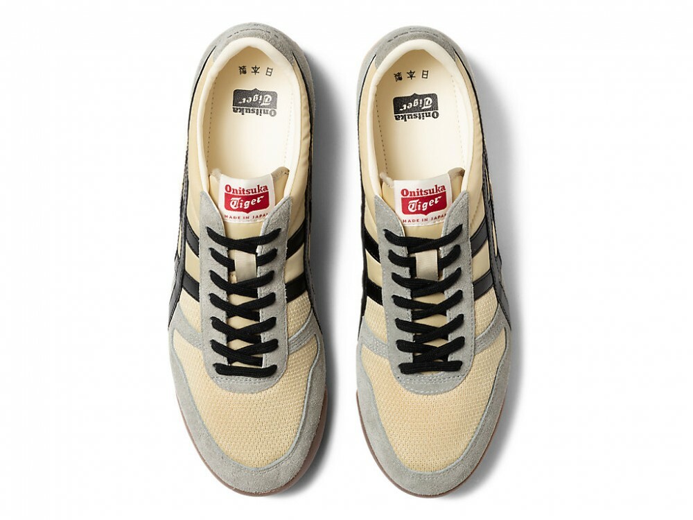 Asics Onitsuka Tiger ULTIMATE 81 NM 1183B536 PUTTY/BLACK With Shoe