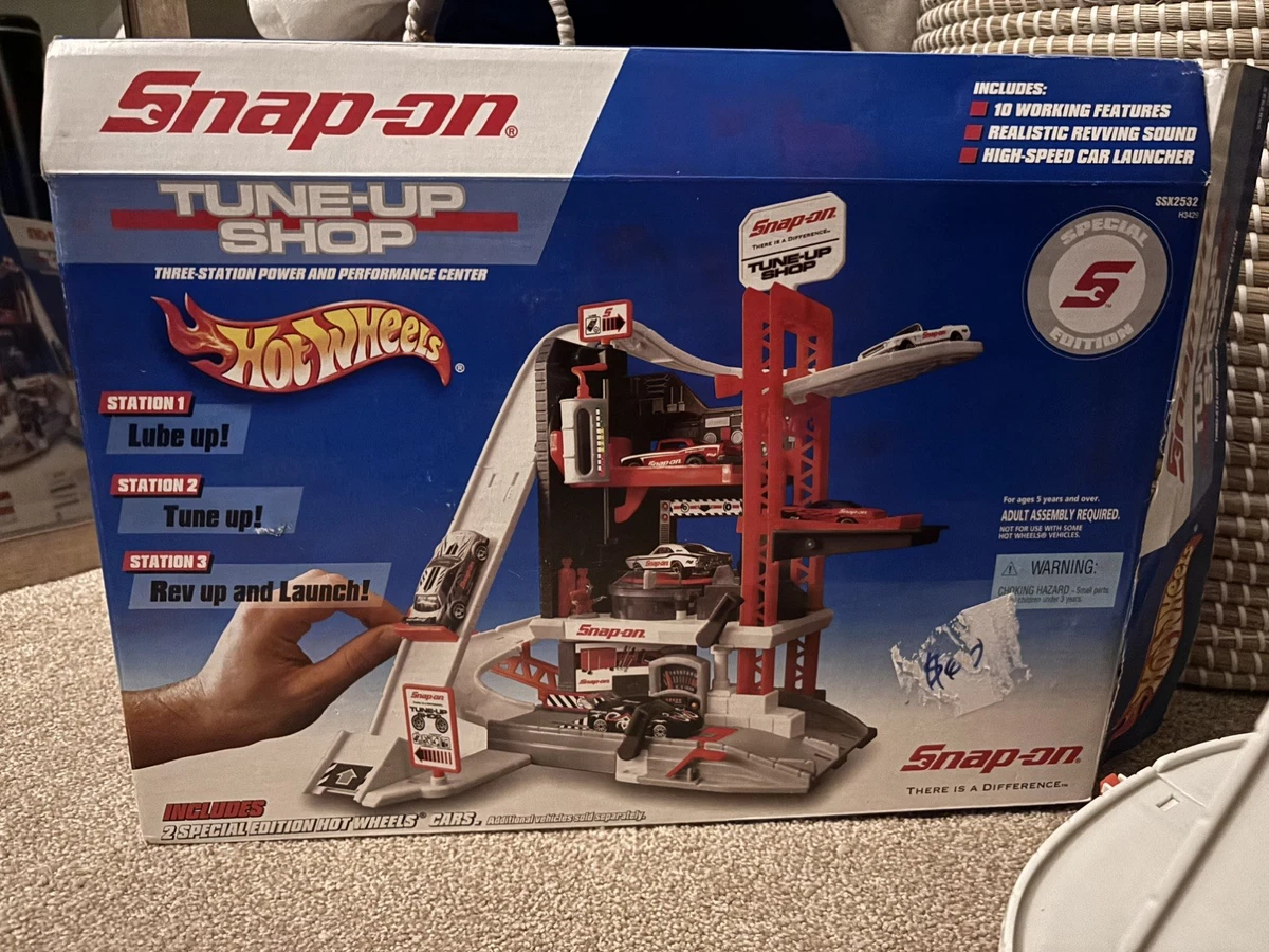 Hot Wheels Diecast Vehicle Play Sets 2004 Vehicle Year 2004 Year