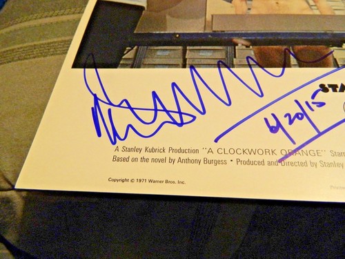 Scheda Lobby Malcolm McDowell firmata arancione meccanica originale 1971 PSA AA57928 - Foto 7 di 8