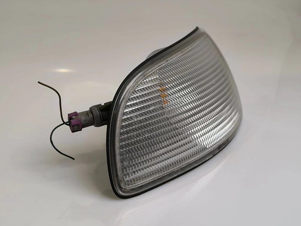 AUDI A8 S8 D2 4D 1998 Luce indicatore di direzione anteriore destra 4D0953050 SVM2769 - Immagine 3 di 4