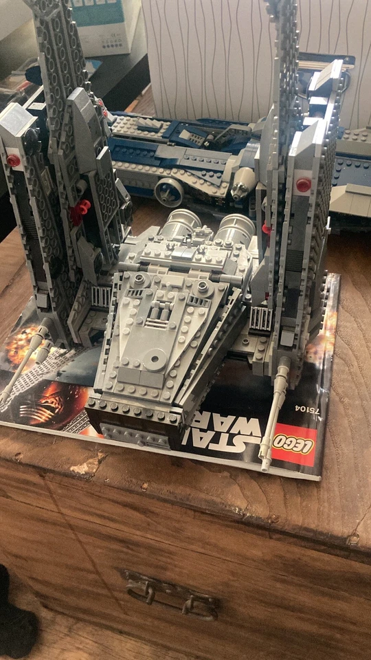 LEGO Star Wars 75104 Kylo Ren's Command Shuttle, foto 1 di 5
