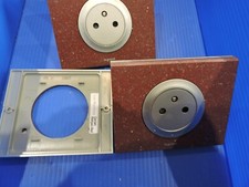 1 prise affleurante titane +1 plaque celiane corian pompeii red legrand