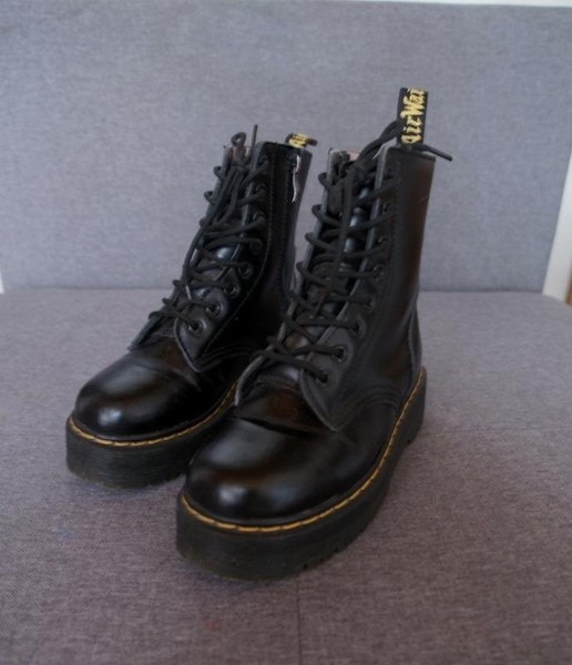 Women Dr. Martens Boots Black Leather 35 #3KE9