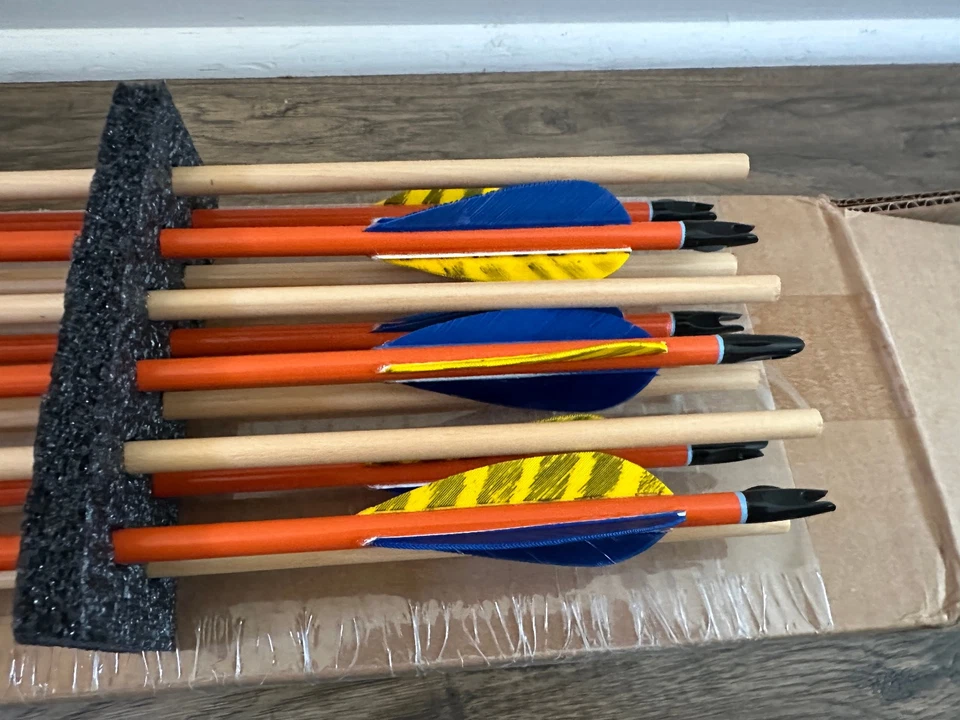 (12) Rose City PO Cedar HUNTER ELITE 3S 5/16" PAINTED/MATCHED 35-40# Arrows [v1] - Image 4 of 4