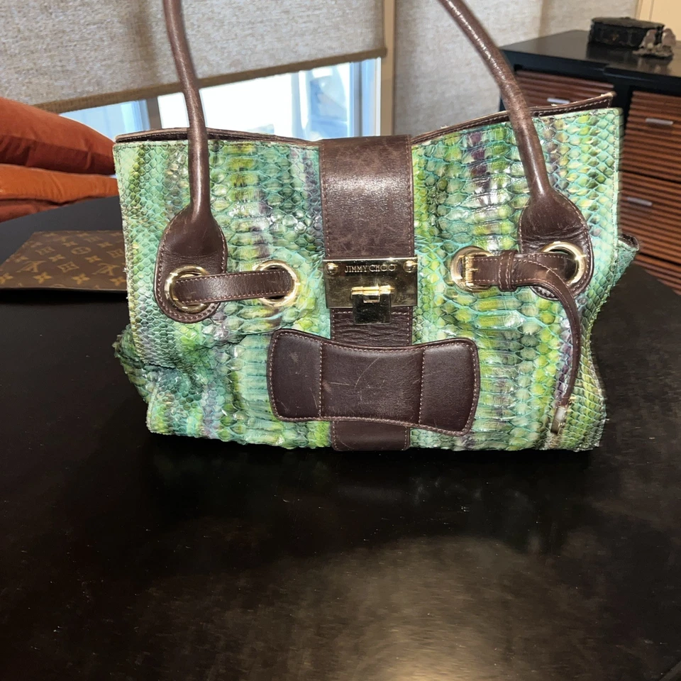 壮观的绿色阴影 Jimmy Choo 蛇皮顶部提手包。 惊人的颜色! — 第 2/3 张图片