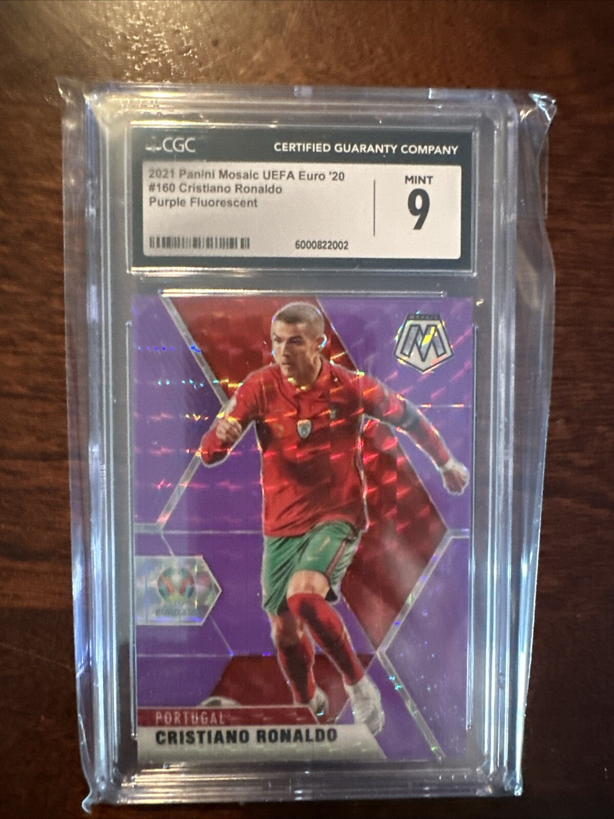 2020-21 Panini Mosaic Euro Purple Fluorescent Mosaic Prizm /70 Cristiano Ronaldo