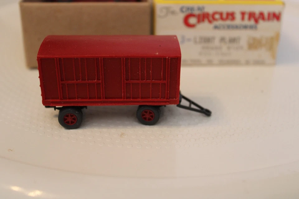 HO Scale Walthers, Light Plant Wagon for Circus, Red, #933-1361, Built - Image 3 of 3