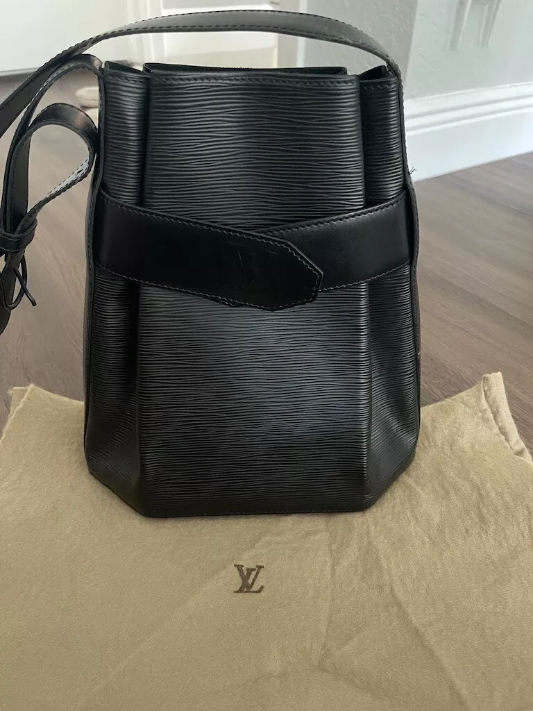 louis vuitton black bucket bag