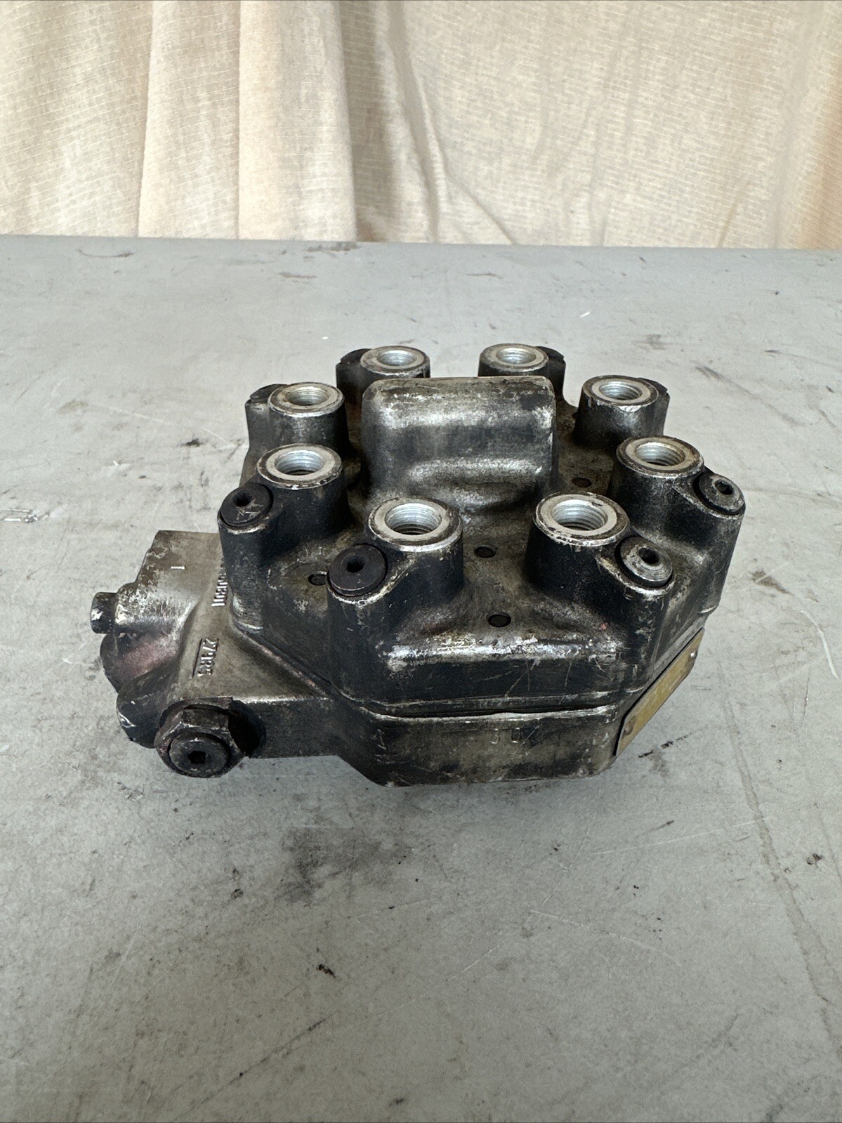 OEM Ferrari 308 Fuel Distributor Unit Only 70000650 P/R READ