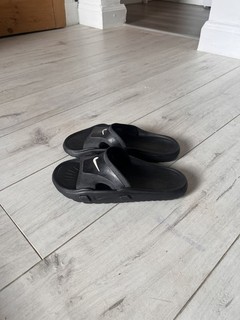 Nike unisex black sliders / beach shoes size 7 / Eur 41.