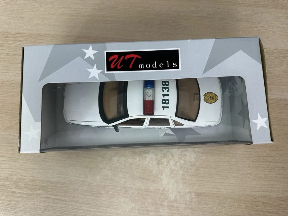 UT Models 1996 Chevrolet Caprice Metro Dade Florida Police 1/18 Diecast Car - Image 3 of 4
