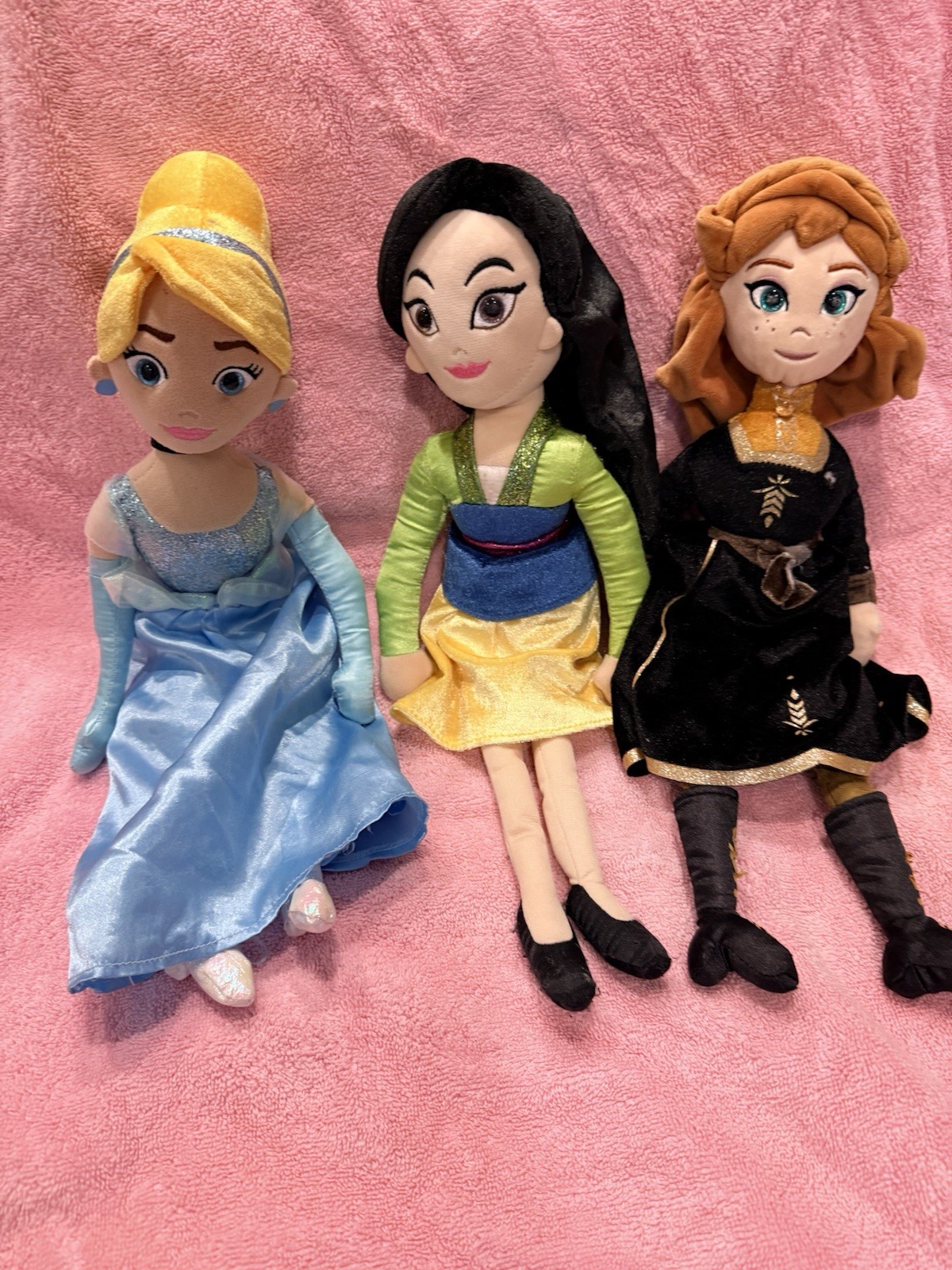 Featuring Cinderella, Mulan, And Anna. 14&rdquo;