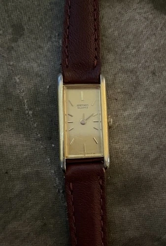 Woman’s seiko watch vintage 2E20-6429
