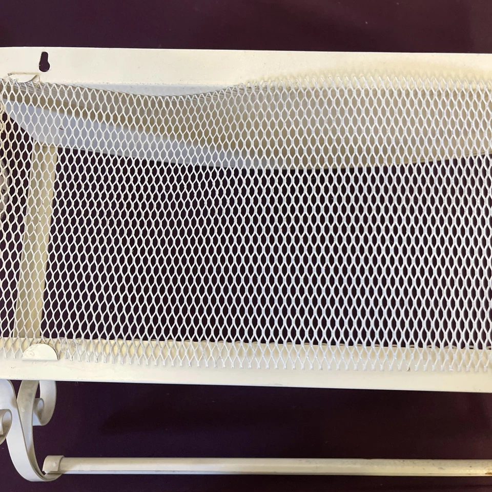 Estante de pared de metal vintage crema/dorado MCM 2 niveles toallero barra pantalla/malla trasera Foto 4 de 4