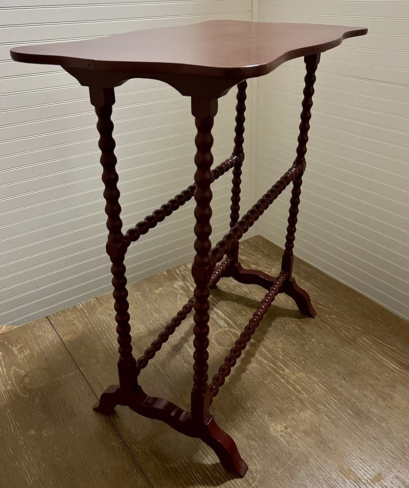 Late 19th Century American Victorian Side Table - Image 4 of 4
