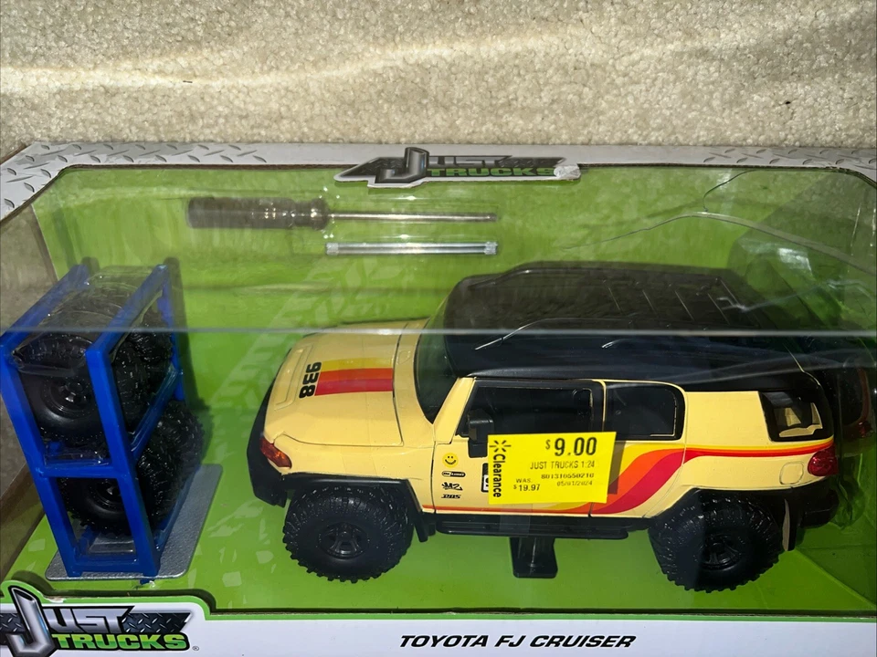 Jada 1/24 Just trucks Toyota FJ Cruiser With Accessories Car Vehicle SUV Diecast - Image 2 of 3