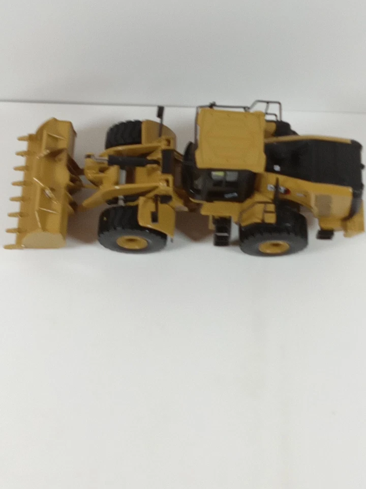 Diecast Masters 966M Cat Wheel Loader 1:50 #85686 MB - Image 2 of 4