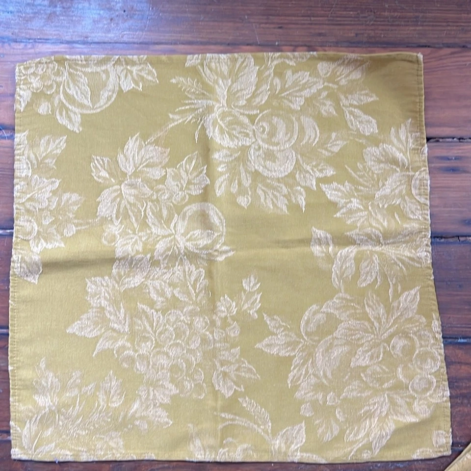 Conjunto de 4 guardanapos Ralph Lauren Home folha botoânica estampa em relevo dourado - Imagem 4 de 4