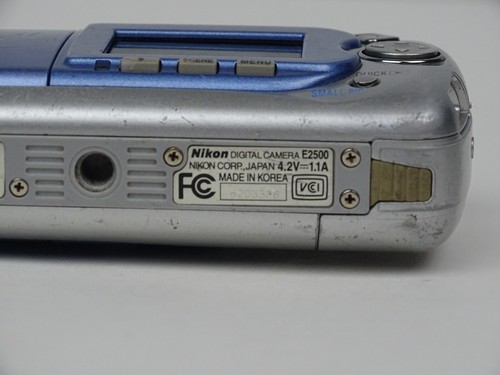 Nikon CoolPix 2500 2.0MP CCD 3x Zoom Flip Lens Digital Camera Only Silver Blue - Picture 11 of 11
