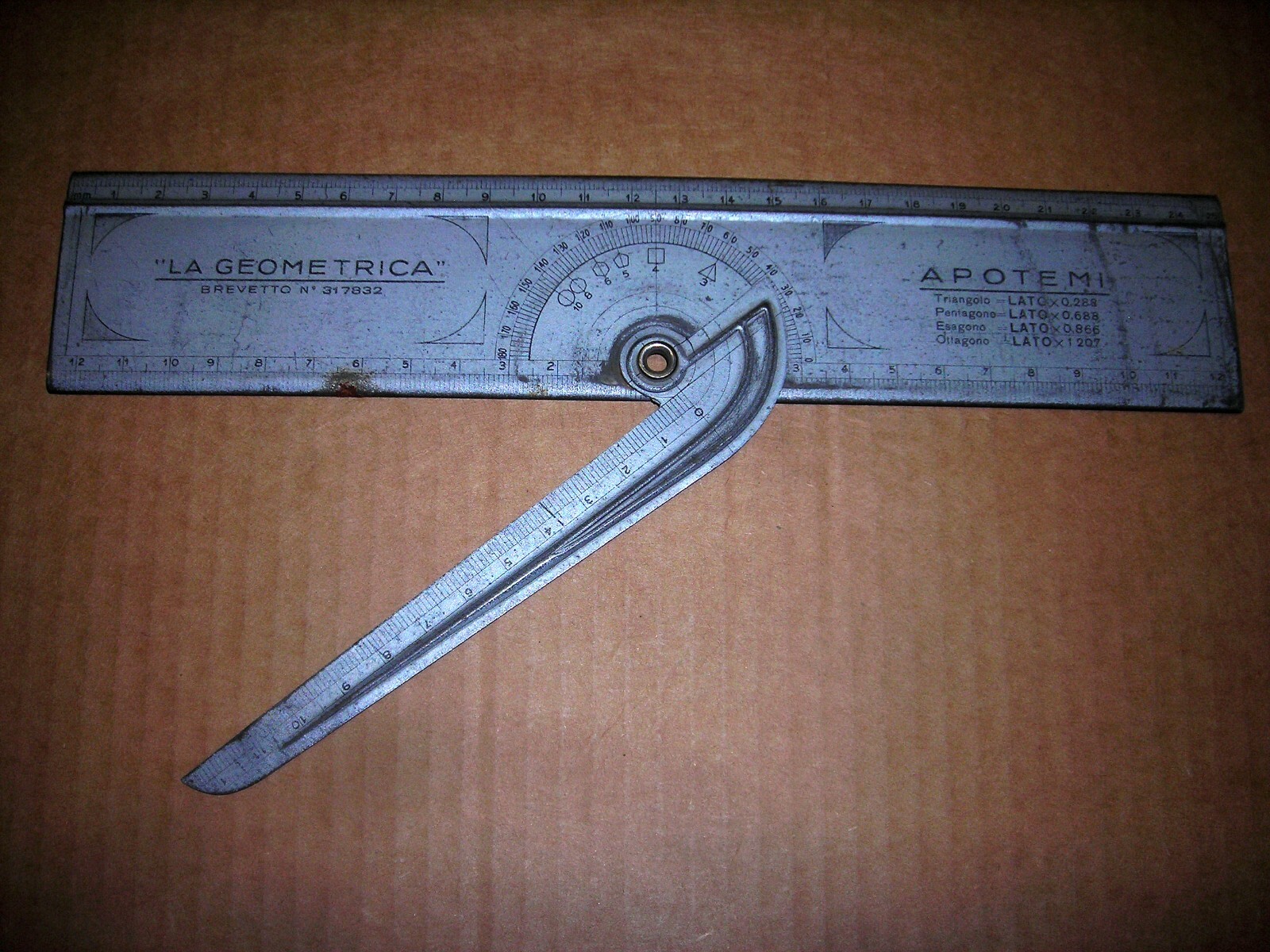 Foto 1 di 7