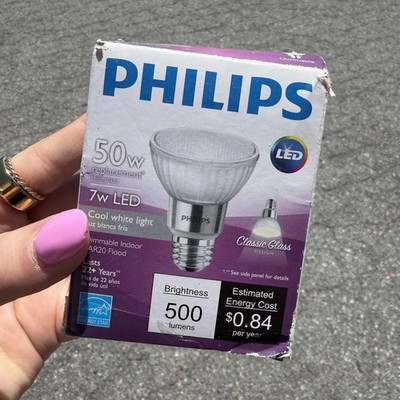 Philips Ultra Definition A19 LED Dimmable Daylight 800 lm 8W Bulbs 2-Pack