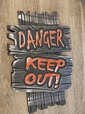 Halloween Plastic Yard Stakes "DANGER KEEP OUT" Saying 17" x 12" No Stakes