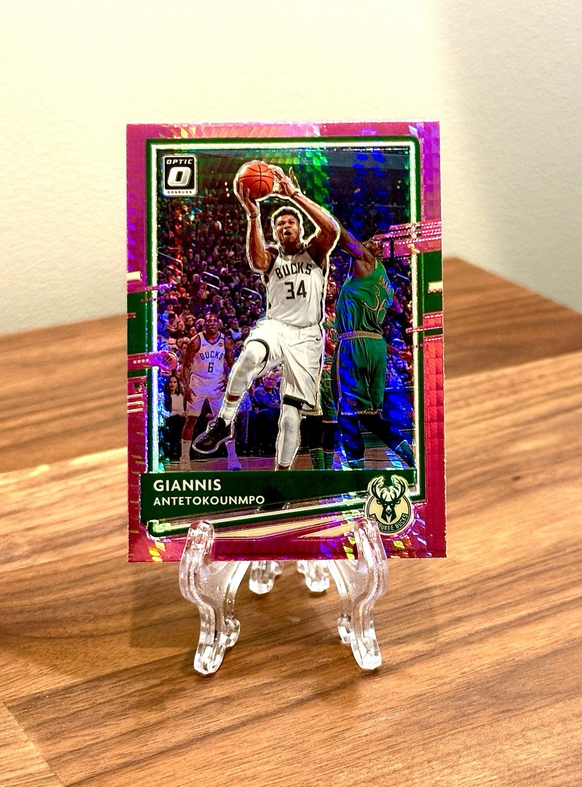 2020-21 Donruss Optic Hyper Pink Prizm Giannis Antetokounmpo #29 Milwaukee Bucks