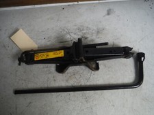 Ford Focus 2009 neumático de repuesto tijera en carretera gato elevador y llave de tuerca OEM 2009-2010