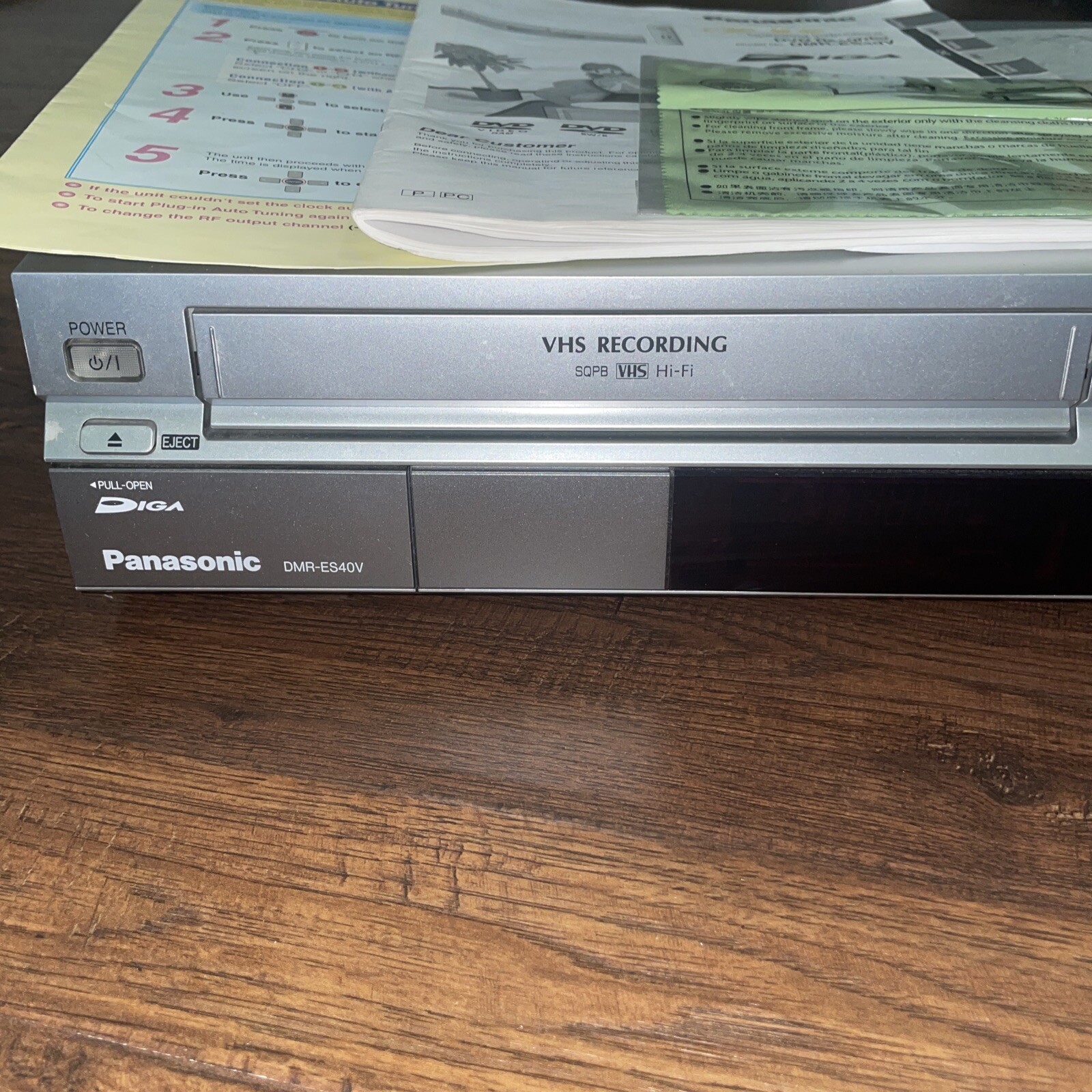 Panasonic DMRES40V DVD / VCR Combo / Recorder / Remote /For Parts or
