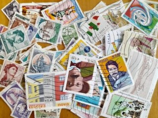 ITALIA GROSSO LOTTO DI 500 FRANCOBOLLI LAVATI BEN ASSORTITI A BASSO COSTO