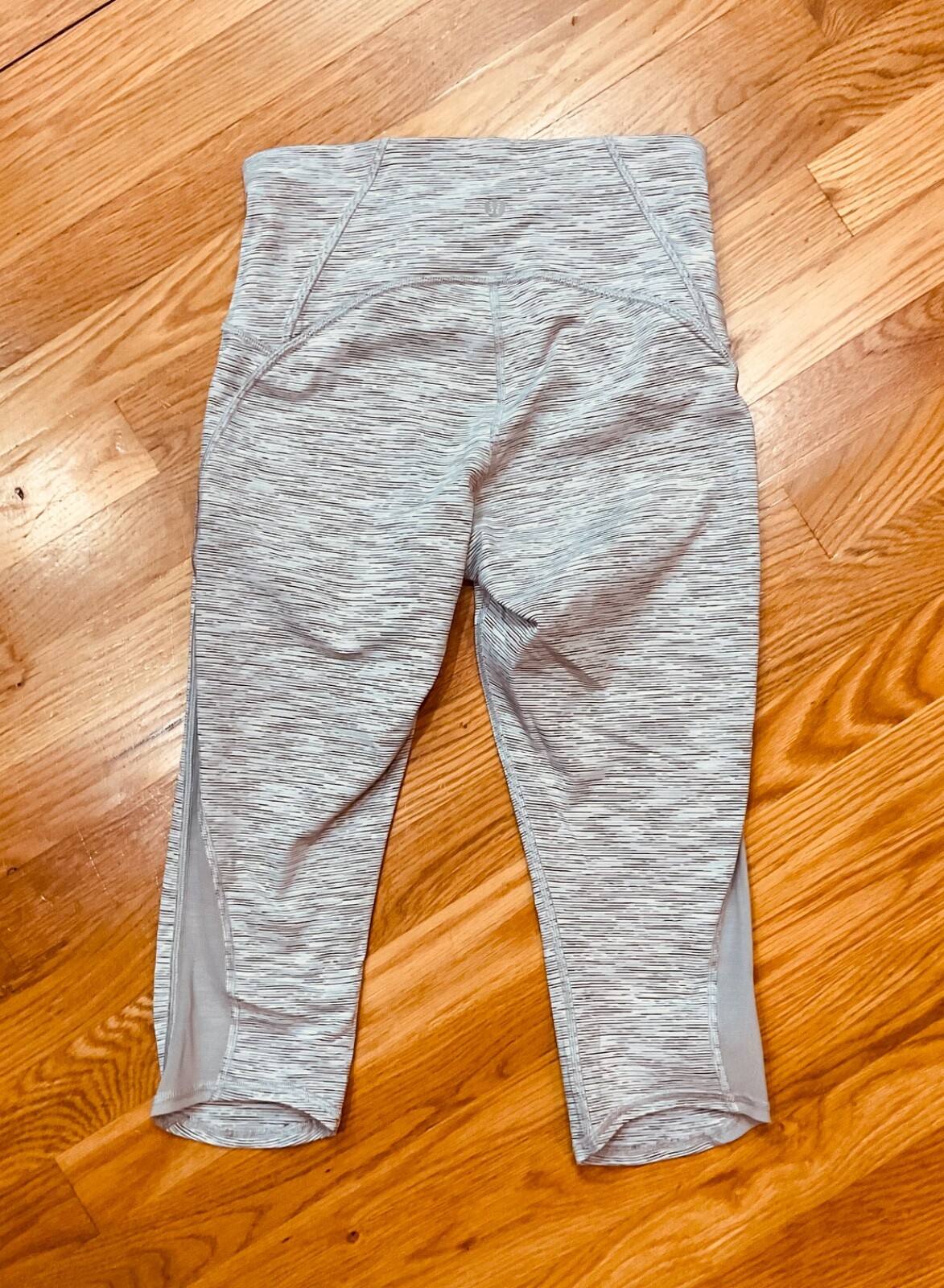 LULULEMON ATHLETICA WOMENS WHITE STRIPED CAPRI LEGGINGS size 6 eBay