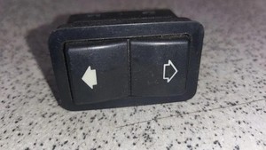 BMW 5 Touring E39 Schalter für Fensterheber hinten links 8368974 2.49 33750485