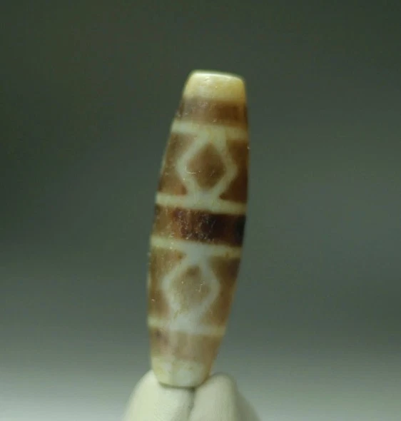 Antiguo ágata indo/tibetana anterior a 1800 Vajra 6 ojos Dzi abalorio 12*44 mm Foto 2 de 4