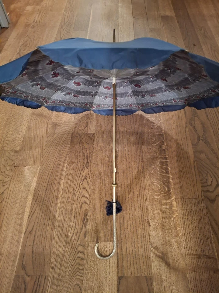 Ombrello Parasole Vintage Anni '50 Donna Colore esterno blu ed interno floreale - Immagine 2 di 4