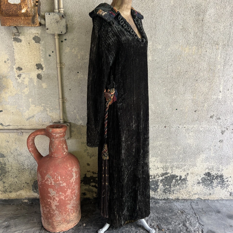 Antiguo Vestido de Terciopelo de Seda con Cordones Era Erté Años 20 Borlas Bordadas Coloridas De Colección Foto 4 de 4