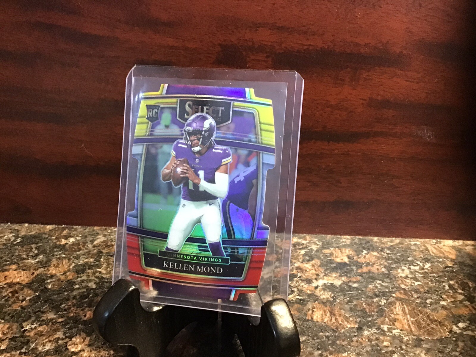 2021 Panini Select #64 Kellen Mond RC RED/YELLOW PRIZM DIE-CUT SP ROOKIE CARD