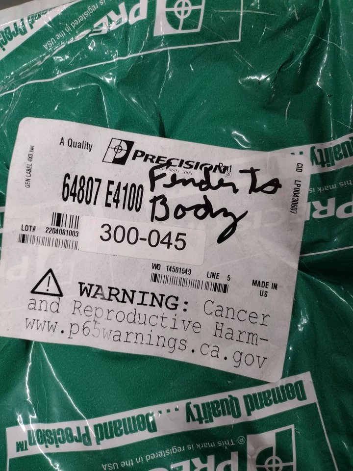 Guardabarros interior de precisión de goma a cuerpo 1970-1978 Datsun 240-280z 64807E4100 Foto 2 de 3